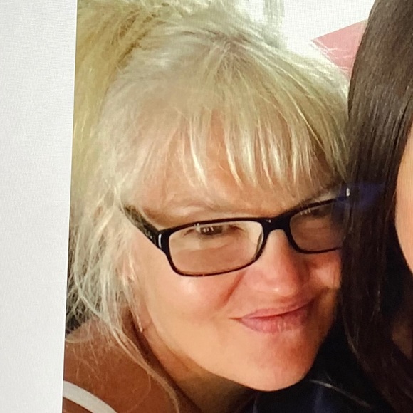 Meet your Posher, Loretta - Picture 1 of 1